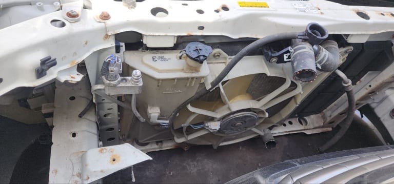 Nose cut Toyota Platz used in Sharjah — photo 4