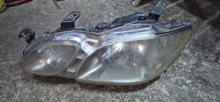 Headlights Mitsubishi used in Sharjah — photo 4