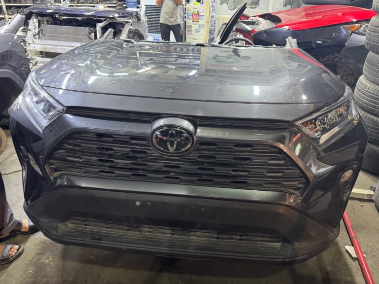 Toyota RAV4 Ноускат капот крылья