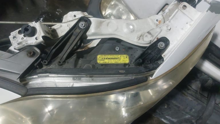 Nose cut Toyota Alphard used in Sharjah — photo 2