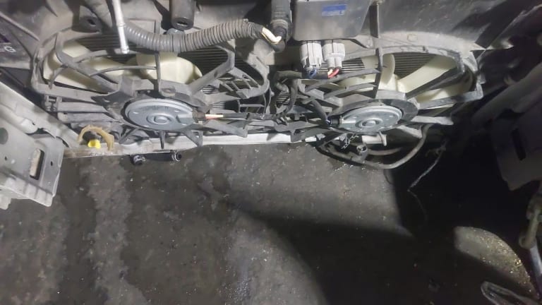 Nose cut Toyota Alphard used in Sharjah — photo 4