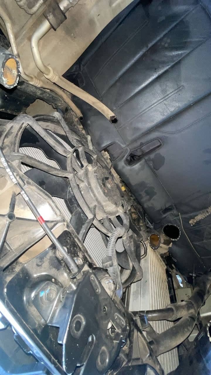 Nose cut + Hood + Fender Kia Sorento used in Sharjah — photo 11