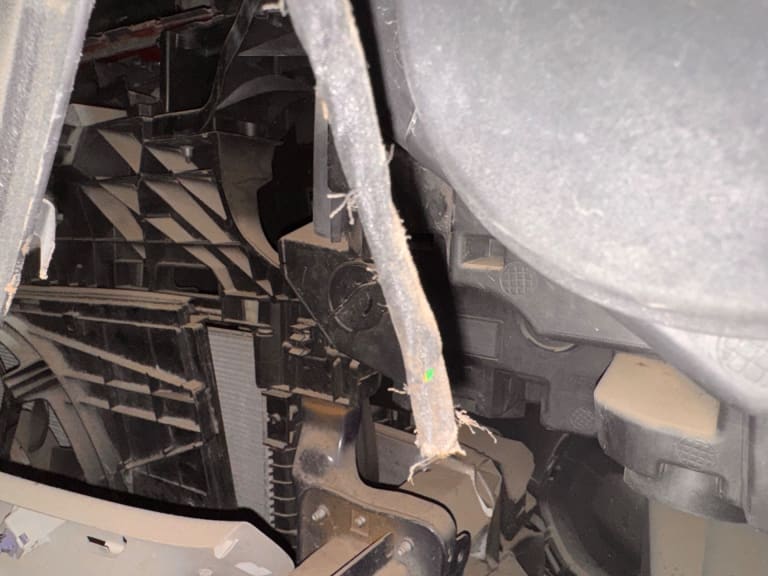 Nose cut Peugeot used in Sharjah — photo 7