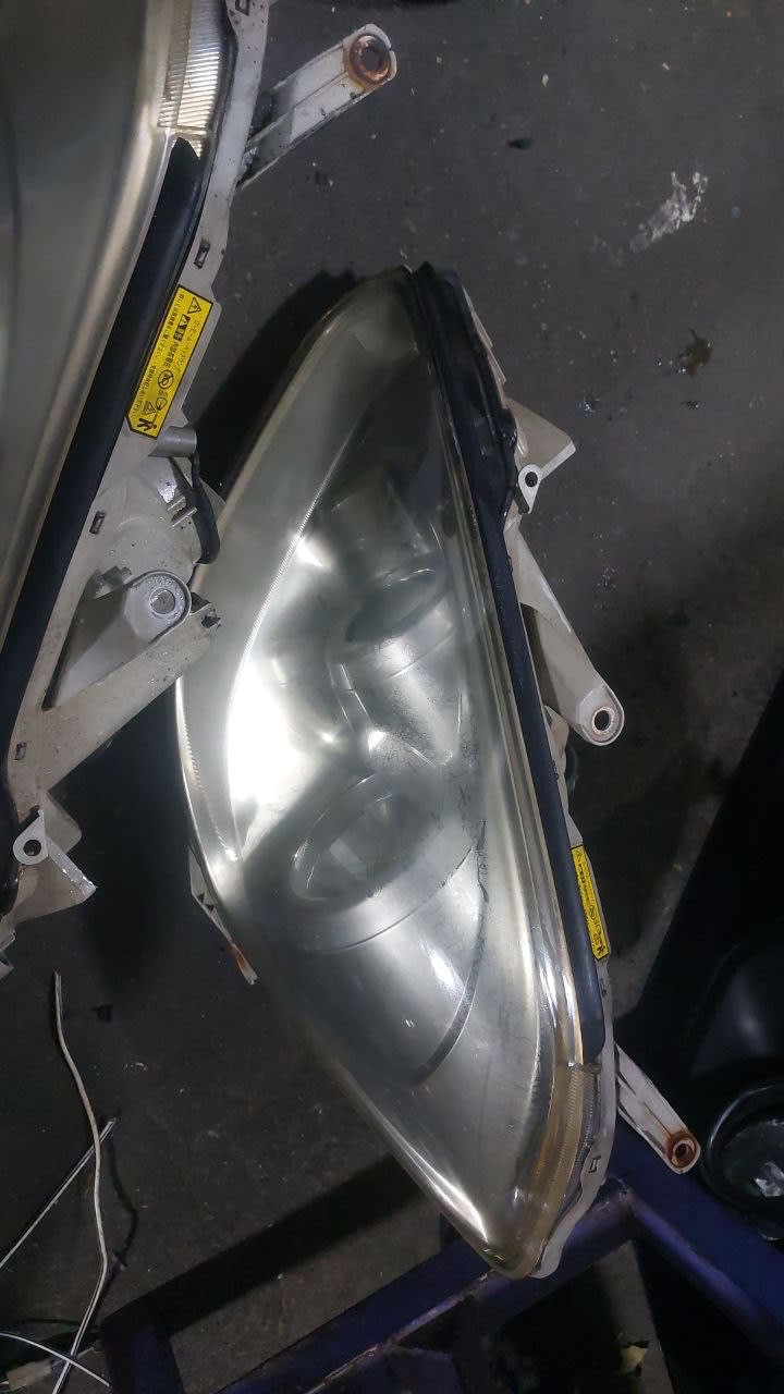 Headlights Toyota Caldina used in Sharjah — photo 2