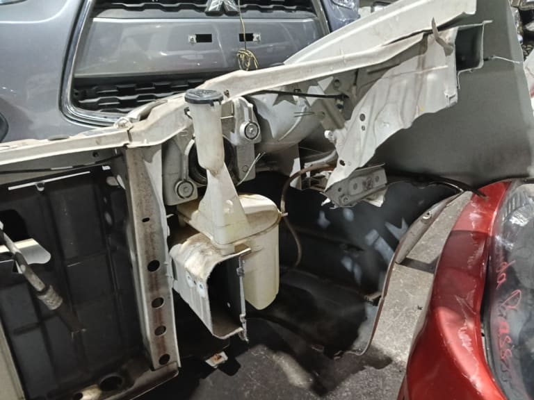 Nose cut Toyota Platz used in Sharjah — photo 7
