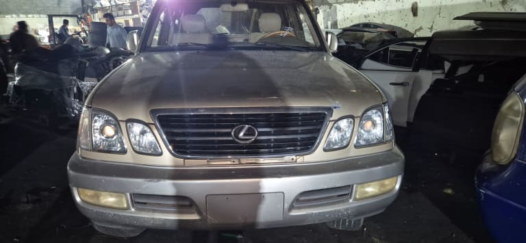 Half cut Lexus used in Sharjah — photo 2