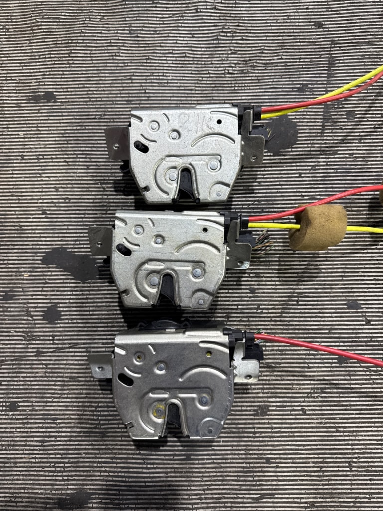 Mercedes-Benz E-Class Trunk Lock used in Sharjah — photo 5