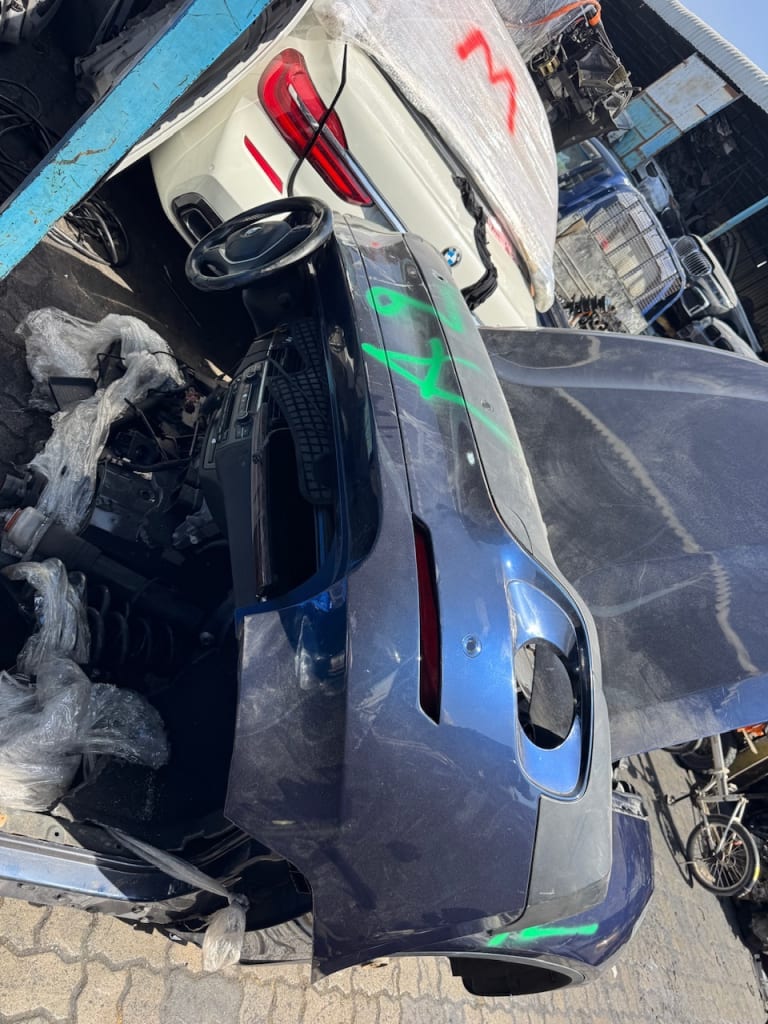Nose cut + Hood + Fender BMW used in Sharjah — photo 6