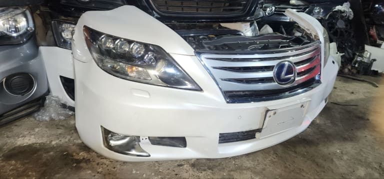 Nose cut Lexus LS used in Sharjah — photo 2
