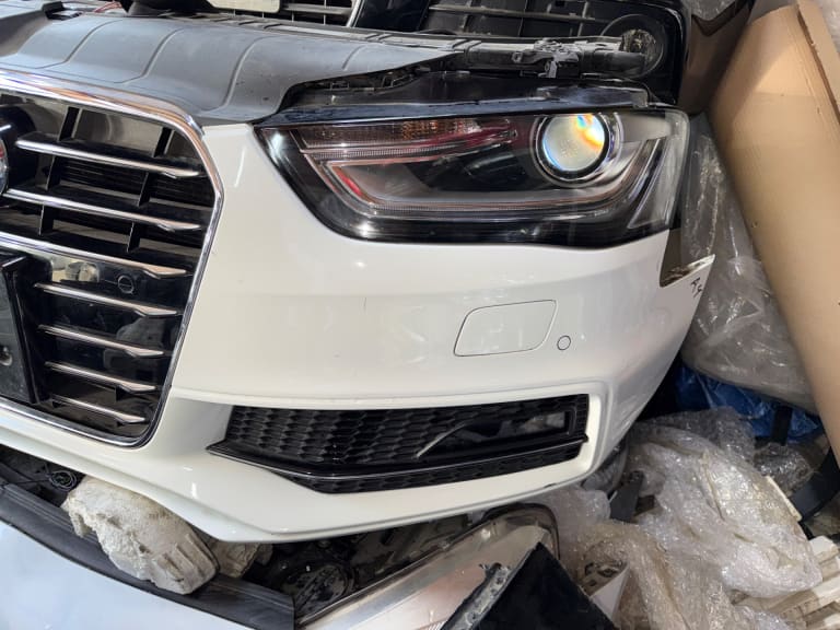Nose cut + Fender Audi A4 used in Sharjah — photo 2