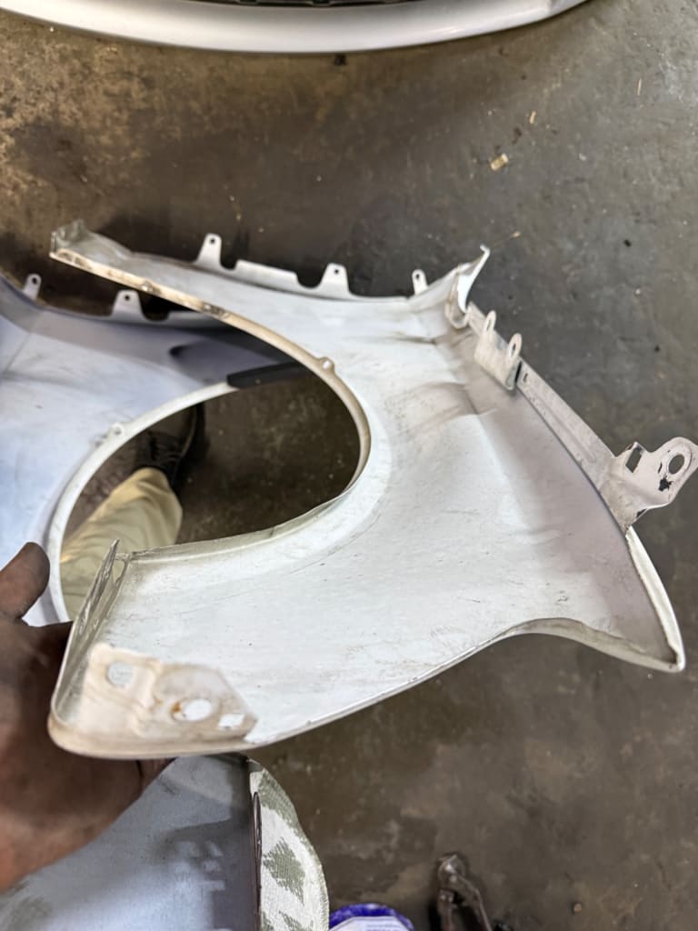 Nose cut + Fender Audi A4 used in Sharjah — photo 8
