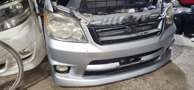 Nose cut Toyota Noah used in Sharjah — photo 2