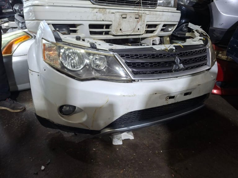 Nose cut Mitsubishi Outlander used in Sharjah — photo 2