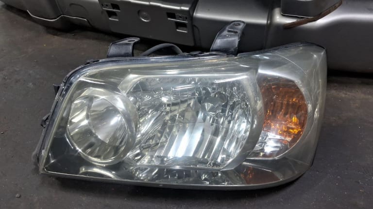 Headlights Toyota Highlander used in Sharjah — photo 2