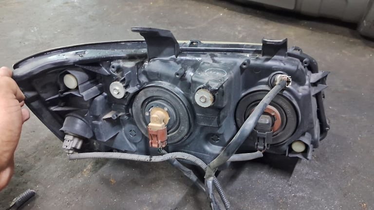 Headlights Toyota Highlander used in Sharjah — photo 6
