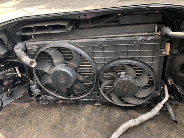 Nose cut Volkswagen Passat used in Sharjah — photo 4