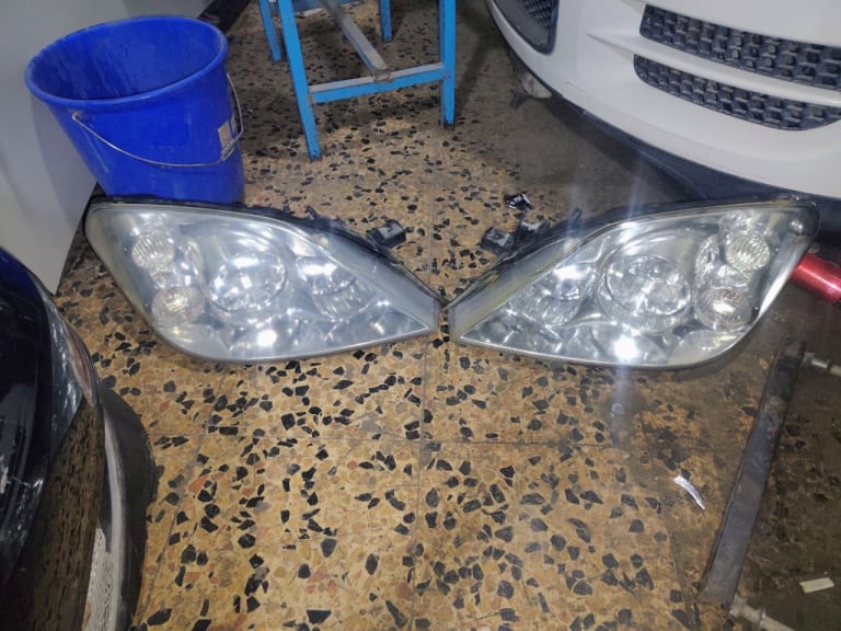 Headlights Nissan used in Sharjah — photo 2