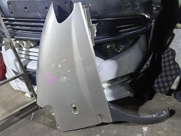 Fender Mitsubishi Delica used in Sharjah — photo 5