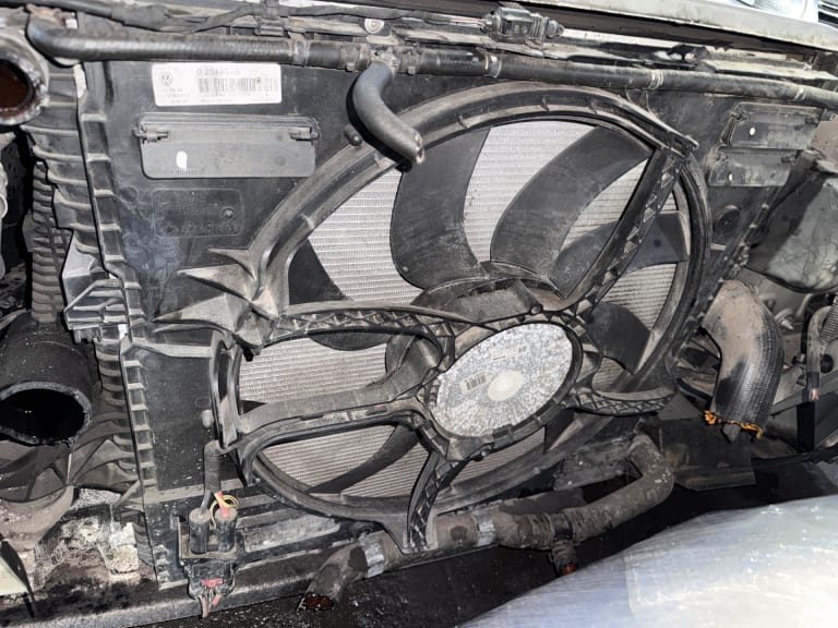 Nose cut Volkswagen Amarok used in Sharjah — photo 7