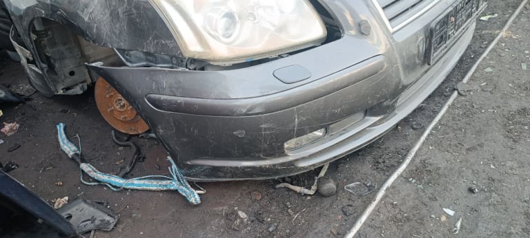 Bumper + Grille + Headlights Toyota Avensis used in Sharjah — photo 2