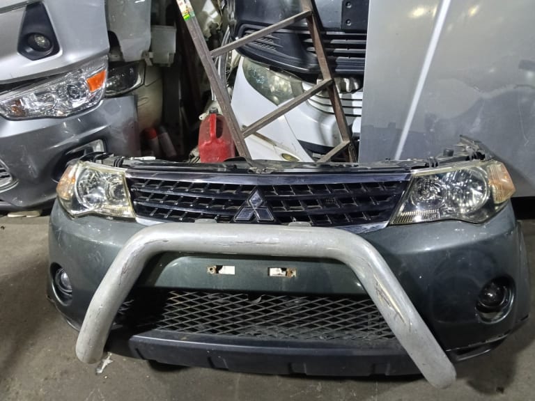 Mitsubishi Outlander Ноускат 