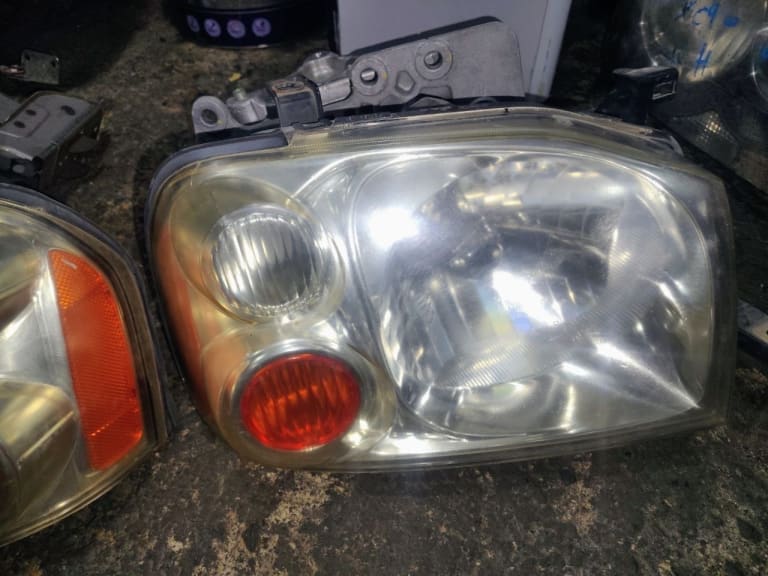 Headlights Nissan used in Sharjah — photo 2