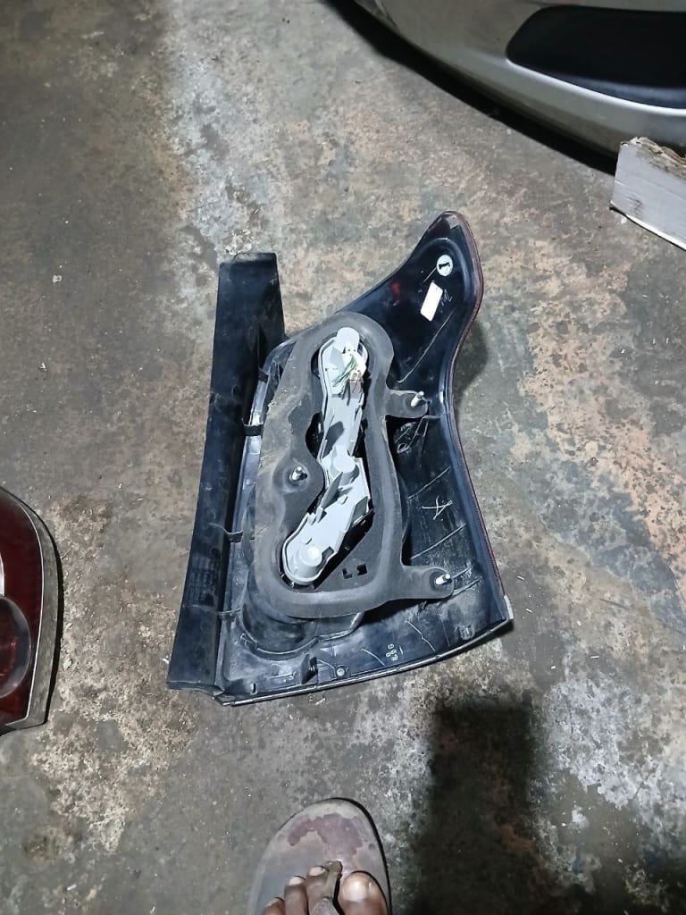 Tail lights Toyota Avensis used in Sharjah — photo 4