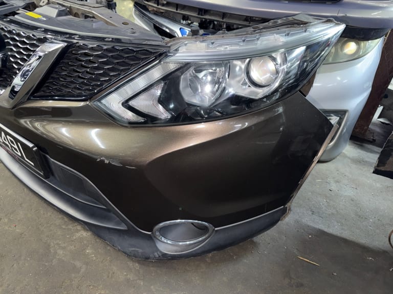 Nose cut + Fender + Bumper Nissan Qashqai used in Sharjah — photo 2