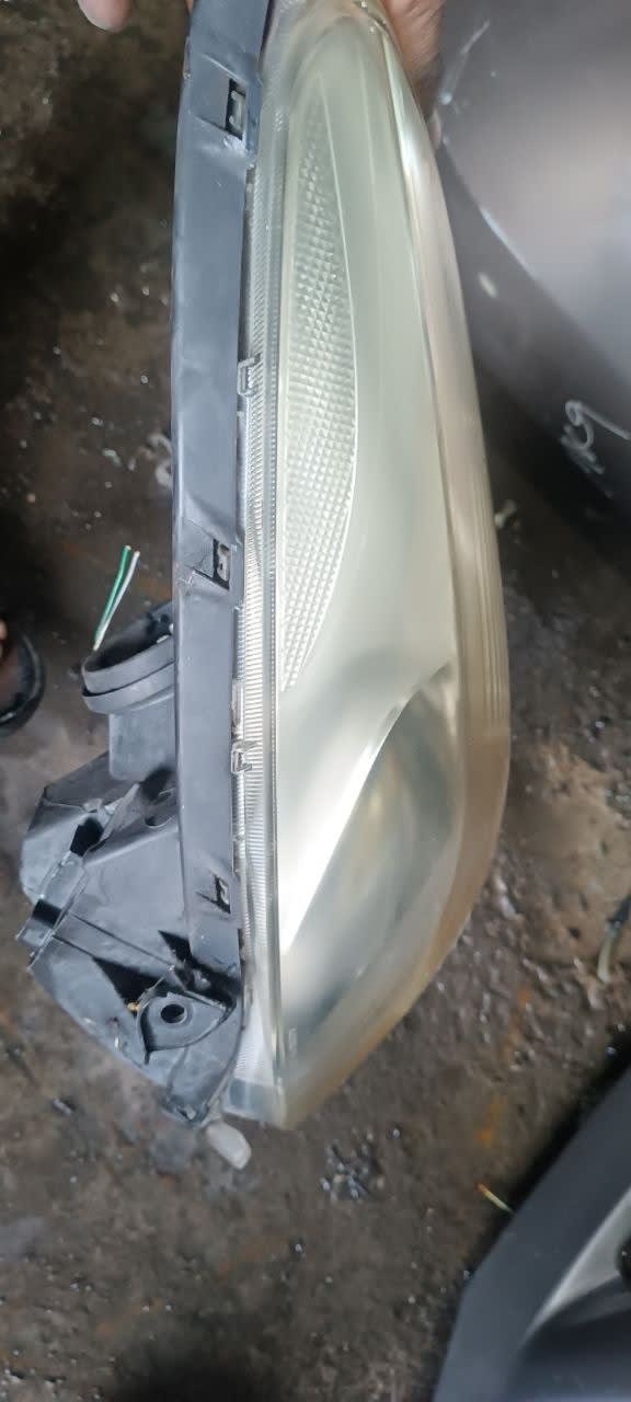 Headlights Toyota Yaris used in Sharjah — photo 7