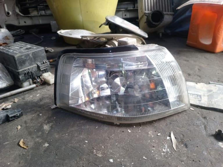 Headlights Toyota Vista used in Sharjah — photo 14