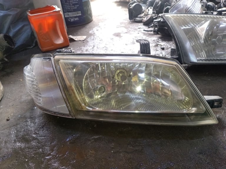 Headlights Nissan AD used in Sharjah — photo 5