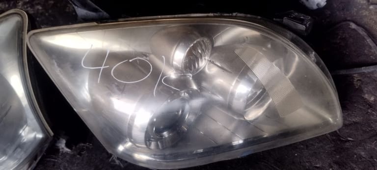 Headlights Toyota Avensis used in Sharjah — photo 2