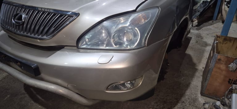Nose cut Lexus used in Sharjah — photo 2
