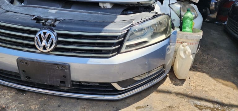 Nose cut Volkswagen Passat used in Sharjah — photo 2