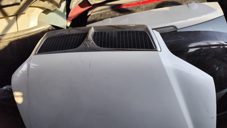 Hood Mitsubishi Lancer used in Sharjah — photo 2