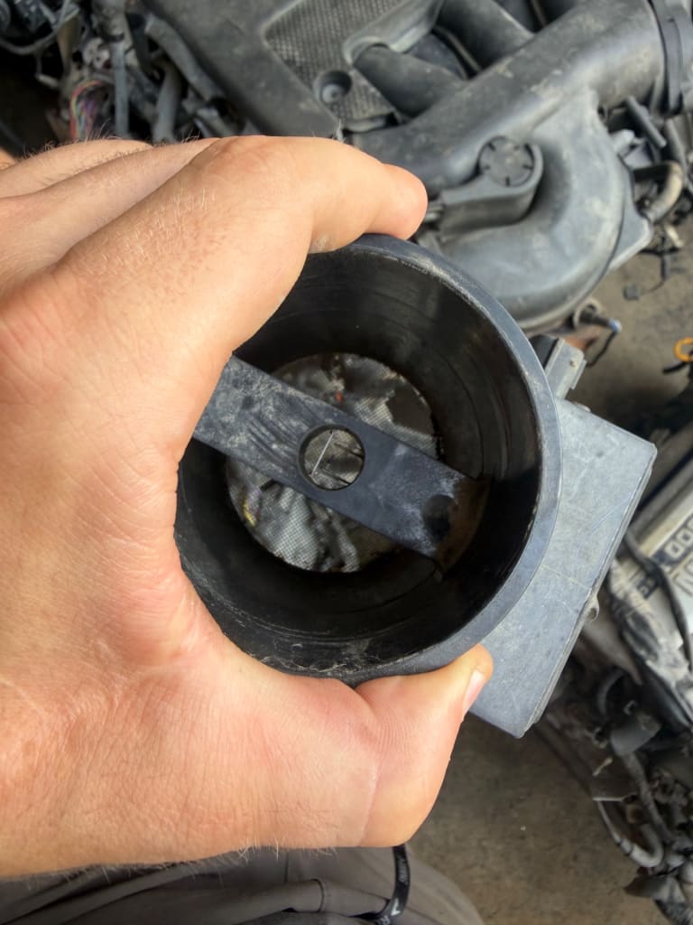 Nissan Maxima MAF Sensor (x3 Available, Price per Unit) used in Sharjah — photo 3