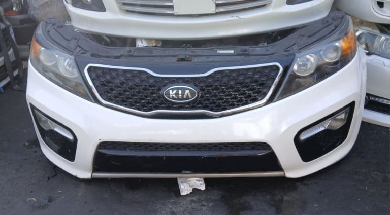 Nose cut + Hood Kia Sorento