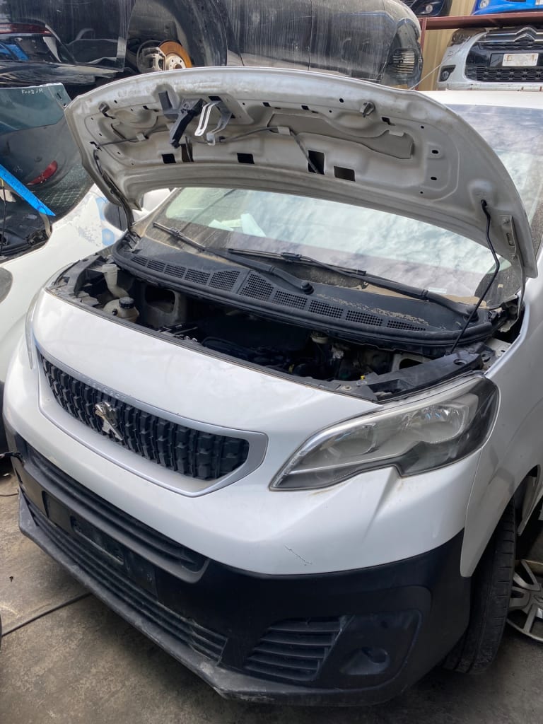 Peugeot Expert 2.0 Diesel Left-Hand Drive (price includes dismantling) used in Sharjah — photo 2