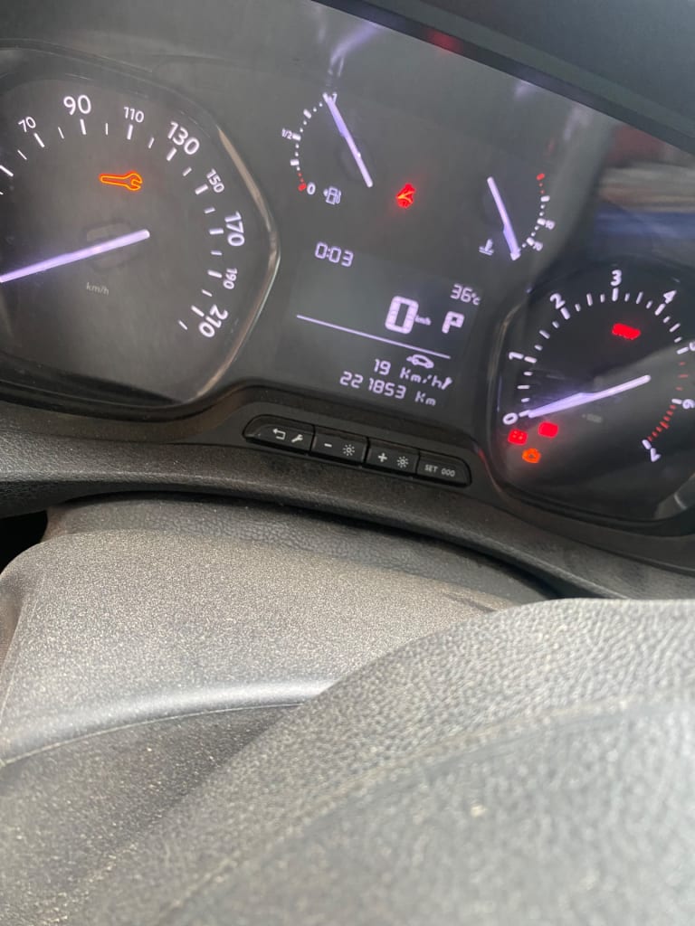 Peugeot Expert 2.0 Diesel Left-Hand Drive (price includes dismantling) used in Sharjah — photo 12