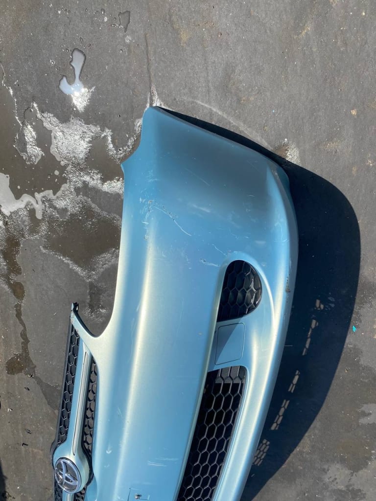 Bumper + Grille + Headlights Toyota Echo used in Sharjah — photo 2