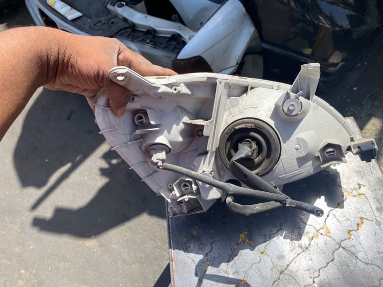 Bumper + Grille + Headlights Toyota Echo used in Sharjah — photo 10