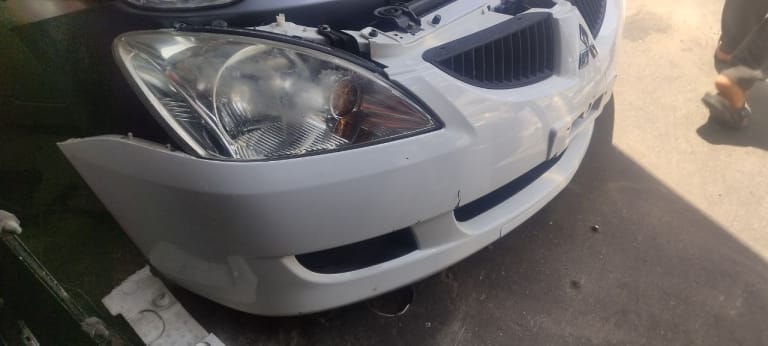 Nose cut Mitsubishi Lancer used in Sharjah — photo 2