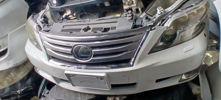 Nose cut Lexus LS 460