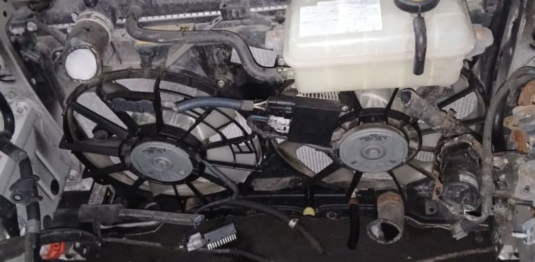 Nose cut Lexus LS 460 used in Sharjah — photo 5