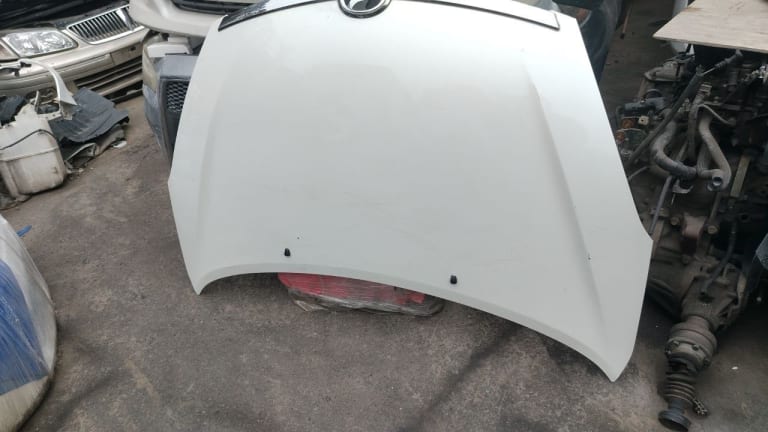 Hood Toyota Wish used in Sharjah — photo 2