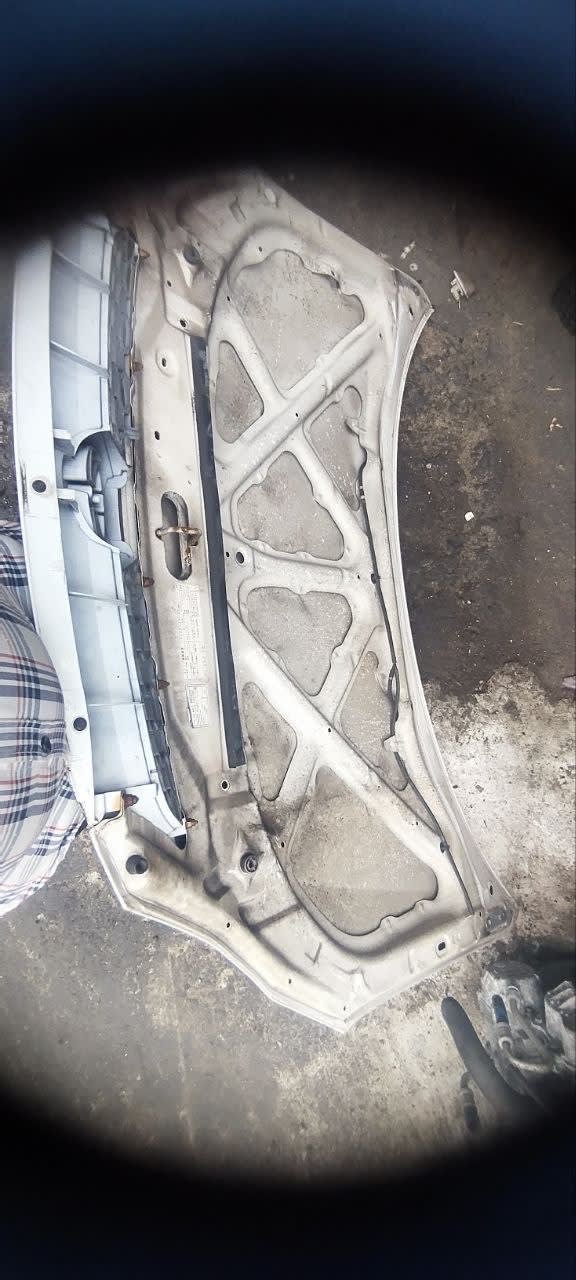 Hood Toyota Ipsum used in Sharjah — photo 3