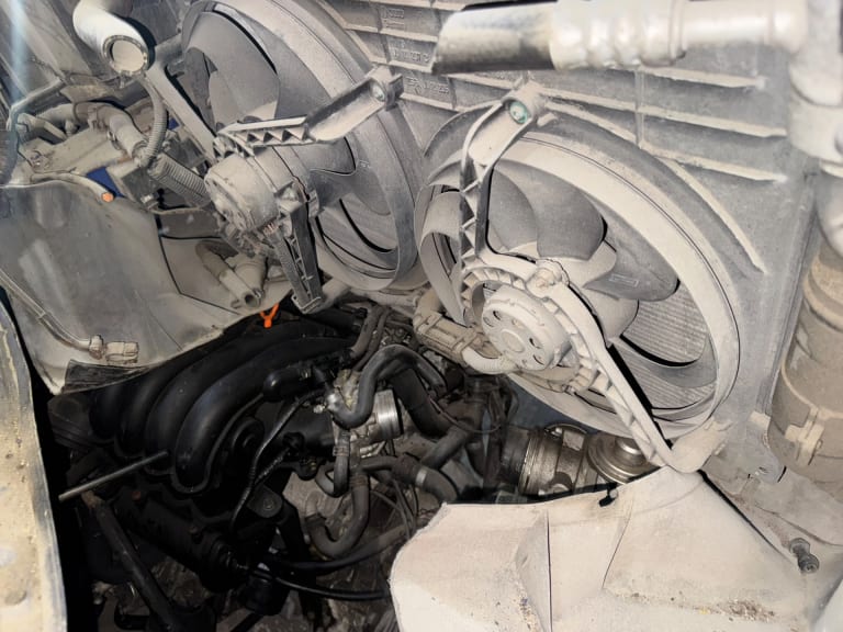 Nose cut Volkswagen Golf used in Sharjah — photo 7