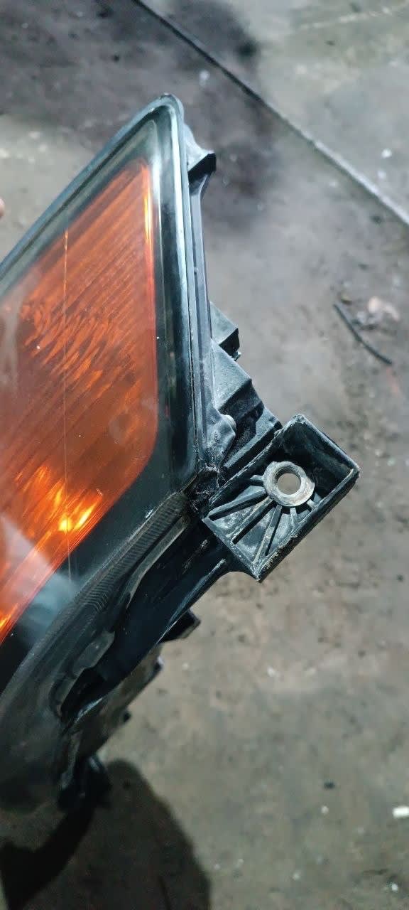 Headlights Toyota Vista used in Sharjah — photo 2