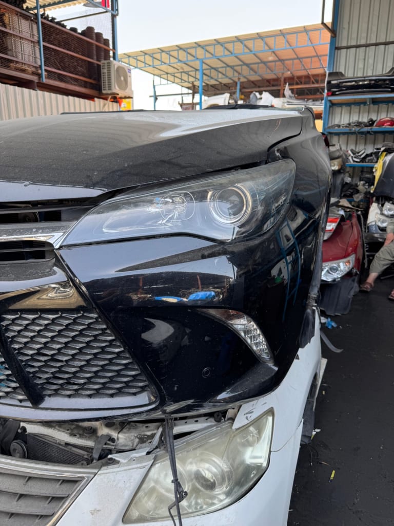 Nose cut + Hood Toyota Camry used in Sharjah — photo 2