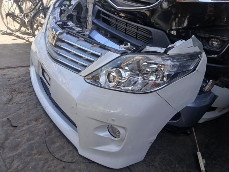 Nose cut + Hood + Bumper Toyota Alphard used in Sharjah — photo 2